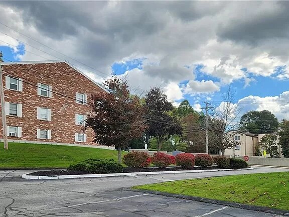 Building Photo - 200 Manville Hill Rd