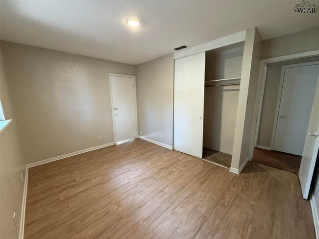 Building Photo - 4609 Meadow Lake Dr