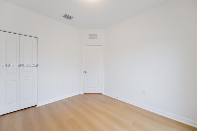 Building Photo - 640 NE 207th St