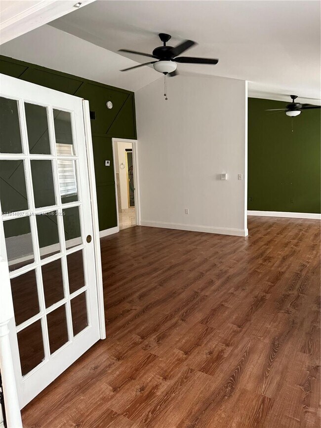 Building Photo - 541 NE 199th Ln
