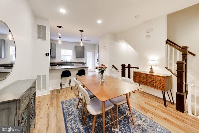 Building Photo - 4550 Longfellow St