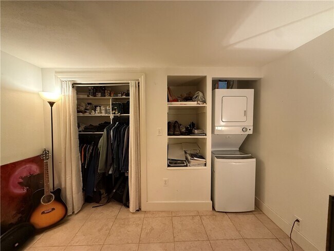 Building Photo - 101 S W Ave