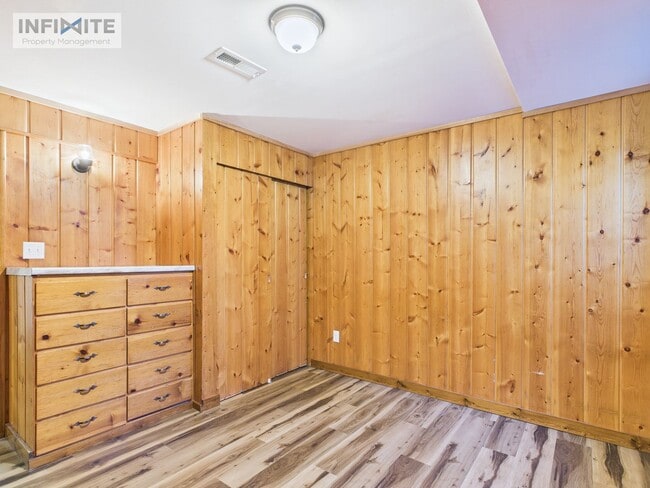 Building Photo - Spacious 4-Bedroom Apartment Just 4 Blocks from MSU!