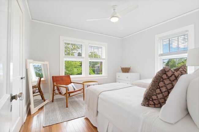 Building Photo - 61 Jennings Ave