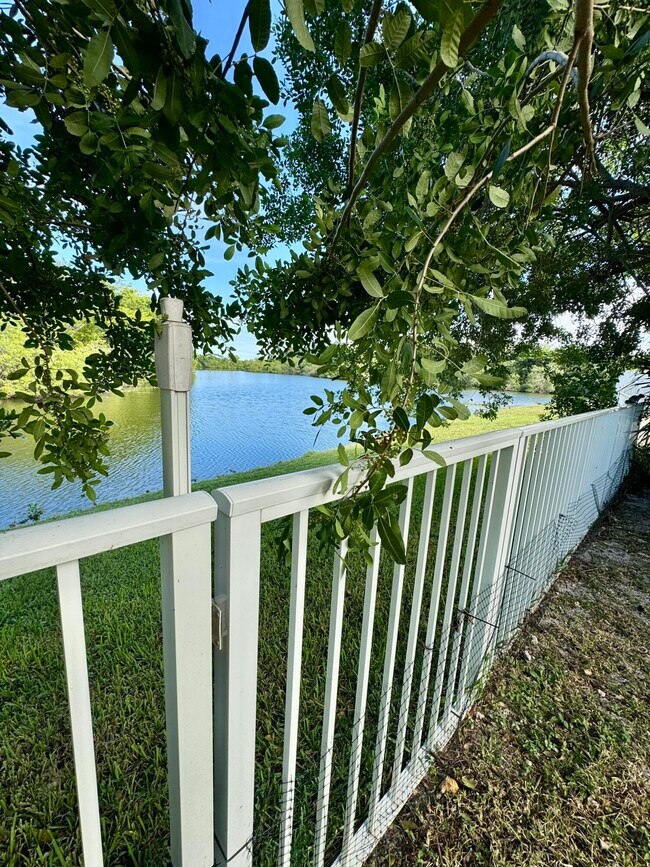 Building Photo - 10366 Buena Ventura Dr