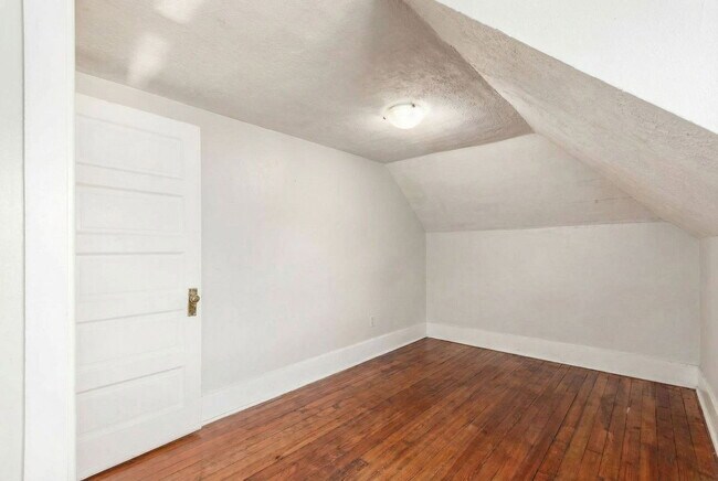 Building Photo - 204 Chittenden Ave