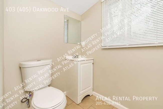 Building Photo - 405 Oakwood Ave