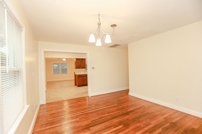 Building Photo - Gorgeous home rental in Virginia Beach!