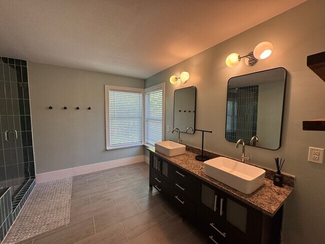 Building Photo - Ready For Move In - Beautifully Renovated Cottage Home in South San Antonio - Near Downtown SA