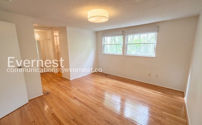 Building Photo - 3284 Wyndale Ct