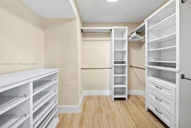 Building Photo - 10001 E Bay Harbor Dr