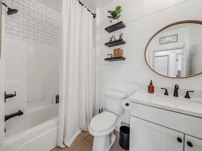 Building Photo - 6219 Poinciana Dr