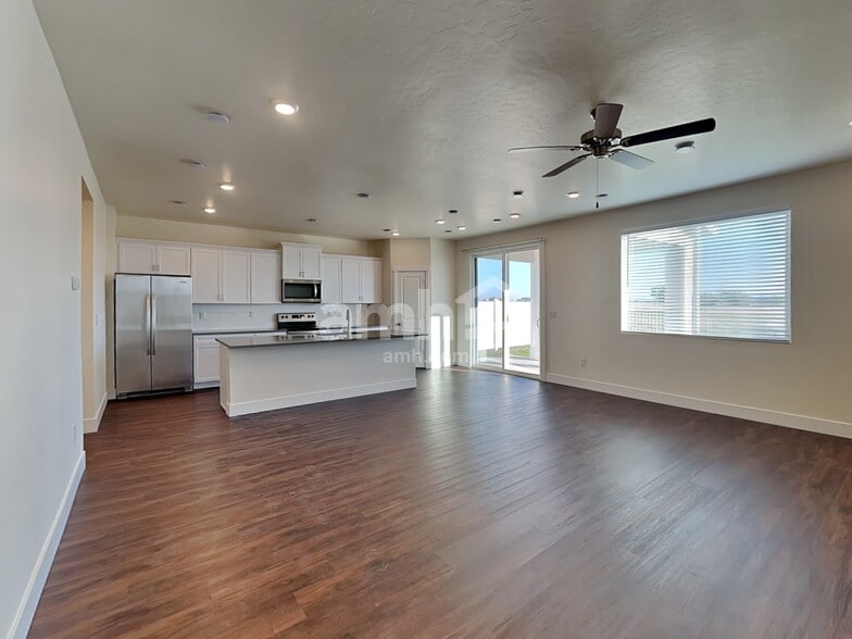 Building Photo - 6550 Spriggel St