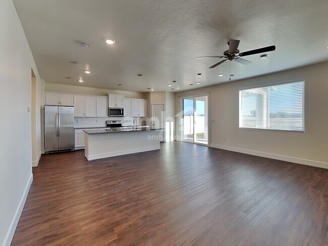 Building Photo - 6550 Spriggel St