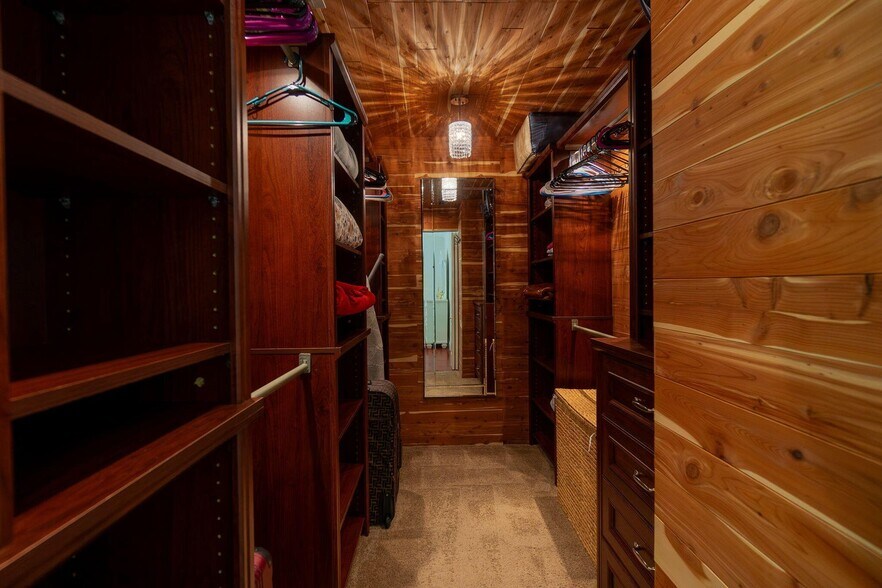 Building Photo - 213 River Bluff Ln