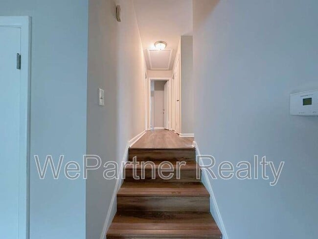 Building Photo - 2223 Shamrock Dr