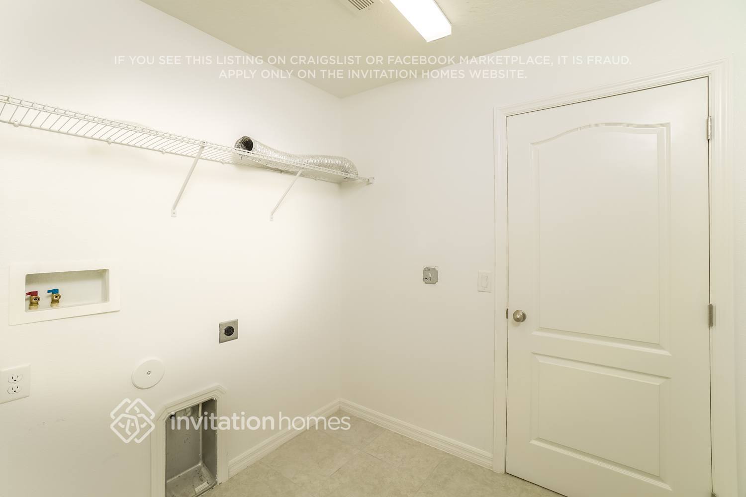 Building Photo - 14810 Caravan Ave