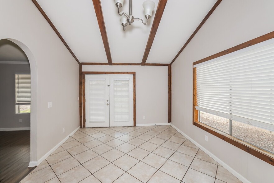 Building Photo - 6528 W Grandview Rd