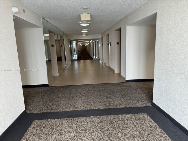 Building Photo - 100 Bayview Dr