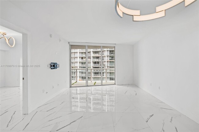 Building Photo - 475 Brickell Ave