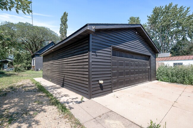 Building Photo - 3127 33rd Ave S