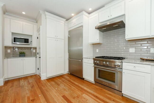 Building Photo - 23 Irving St