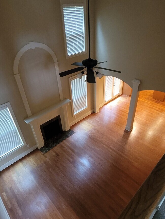 Building Photo - Home For Rent