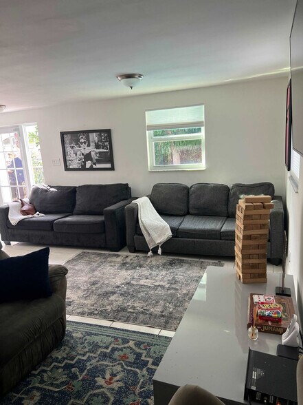 Building Photo - 712 SW 7th Terrace