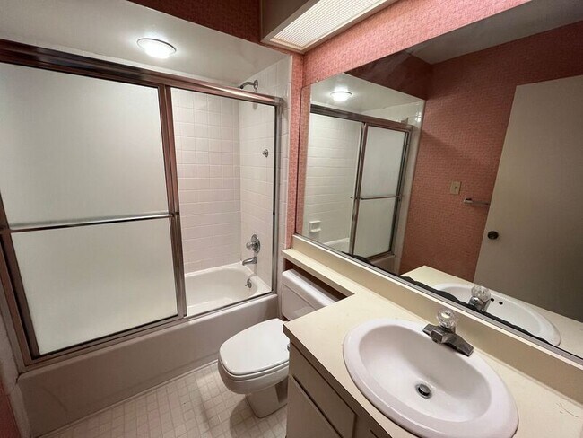 Building Photo - 11 Pinnacle Rd