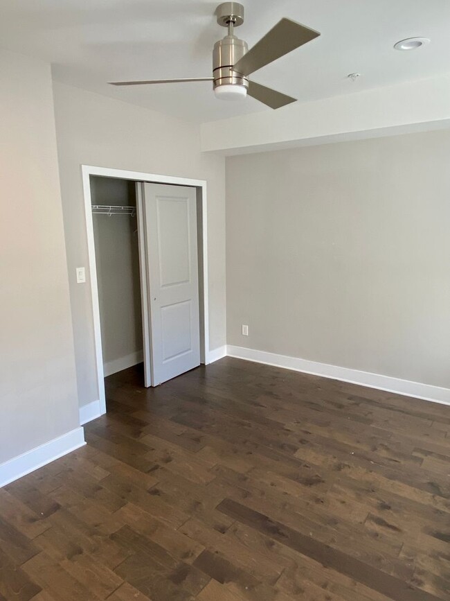 Building Photo - Newly Renovated 3-Bedroom Apartment in Bre...