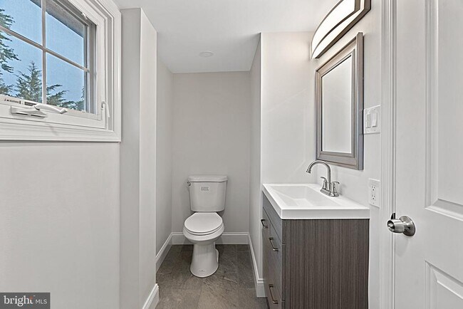 Building Photo - 409 Maiden Ln