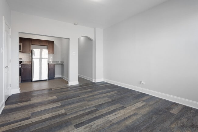 Building Photo - 1608 W Sherwin Ave