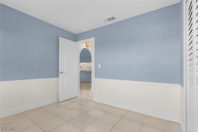 Building Photo - 930 SW 37th Ln