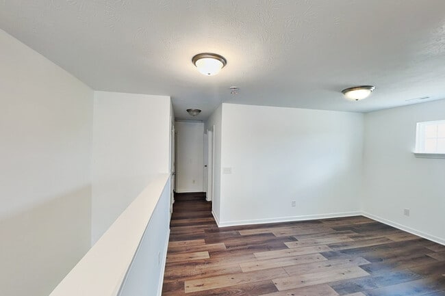 Building Photo - 10506 Broadford St