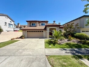 Building Photo - Coveted Napa Yacht Club 3 Bedrooms, 2 1/2 Bathrooms, w/ 1st Level Primary Bedroom/Bath