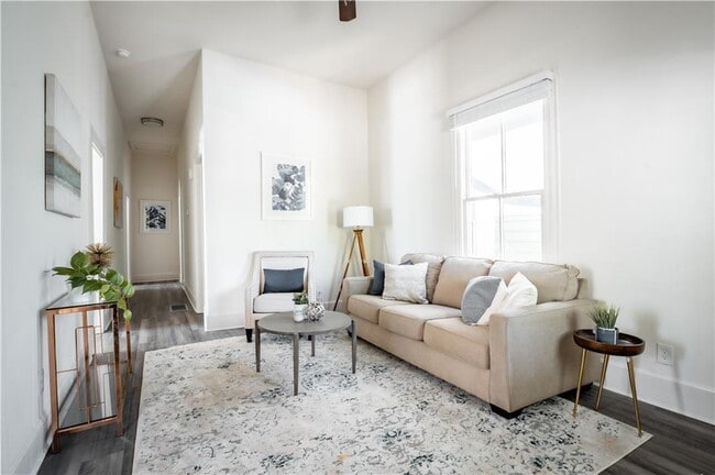 Building Photo - 1353 Finley St NE