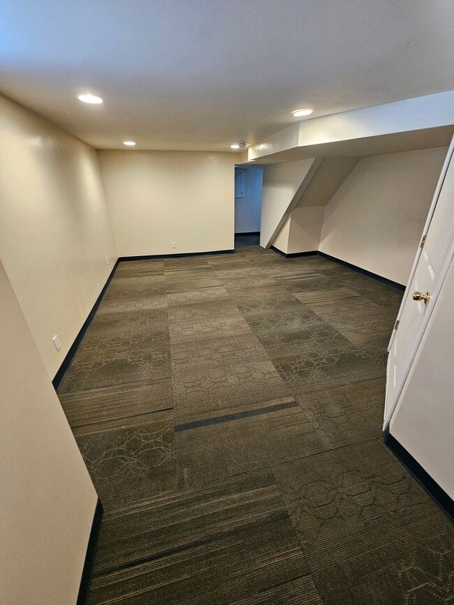 Building Photo - Newly Renovated 3-Bedroom Townhome with Chic Features