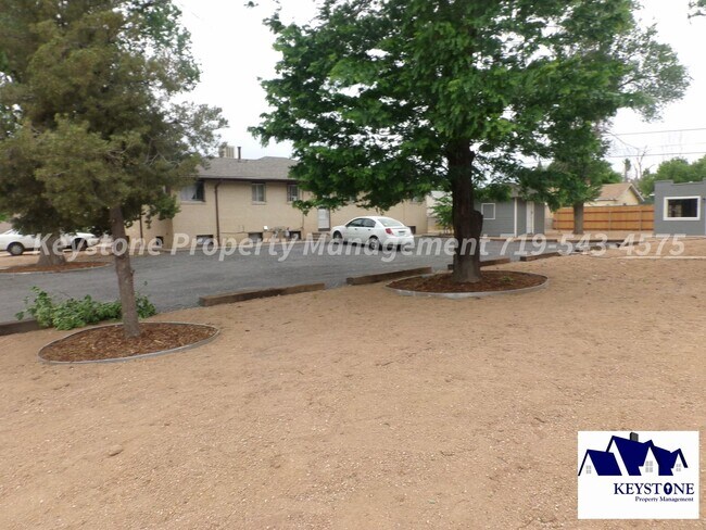 Building Photo - Charming Southside Victorian Tri-plex - Ap...