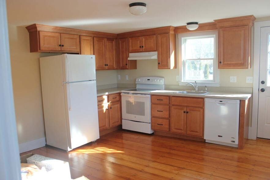 eat in kitchen - 1 Ford Pl