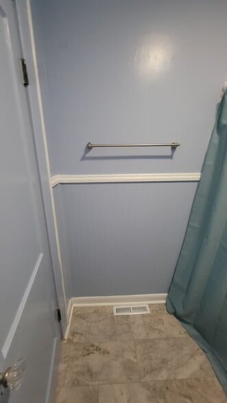 Building Photo - 402 Hartwell Ave