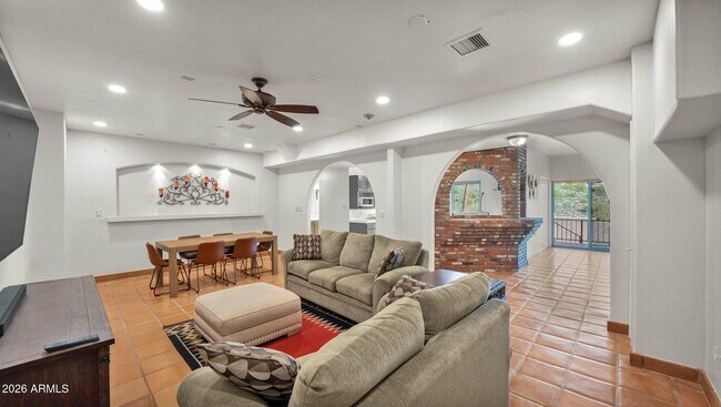 Building Photo - 10845 N Pinto Dr