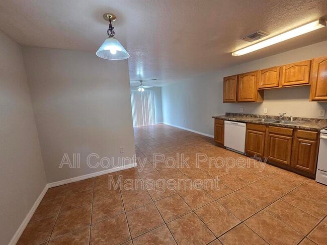 Building Photo - 1212 Fairway Dr