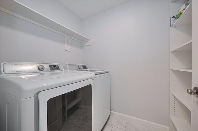 Building Photo - 5914 Clerkenwell Dr