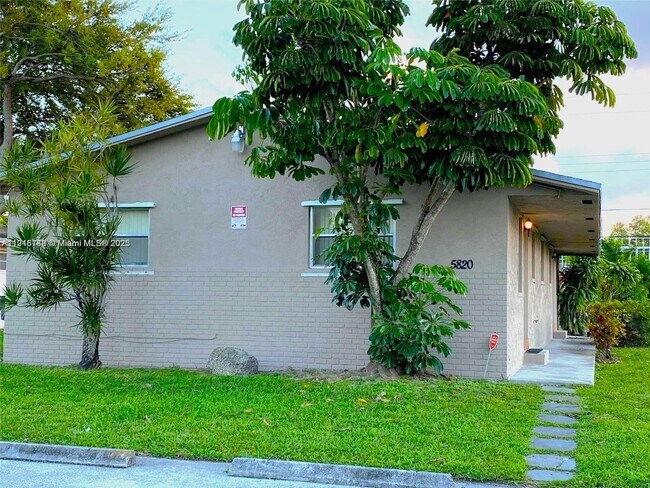 Building Photo - 5820 SW 27th St