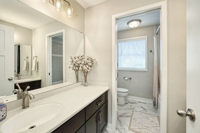 Building Photo - Spacious 4-Bedroom Gem with Modern Comforts and Finished Basement in Vadnais Heights!