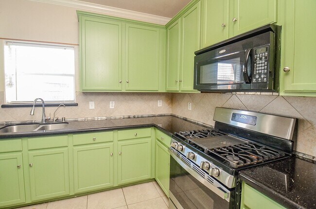 Building Photo - 407 Stream Mill Ln