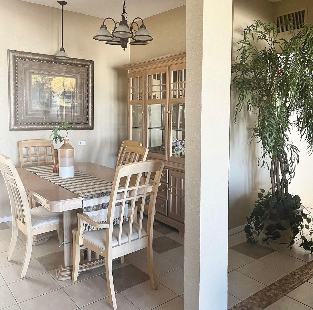 Building Photo - 1617 S Forest Knoll St