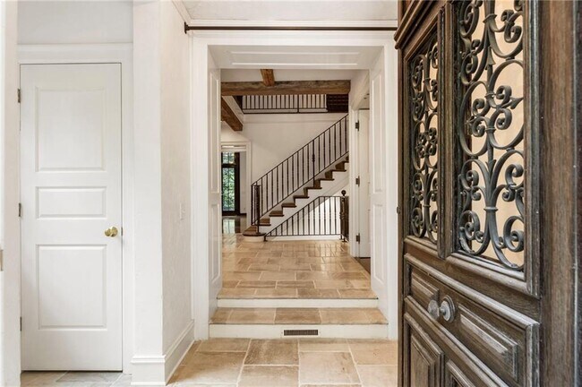 Building Photo - 2485 W Wesley Rd NW