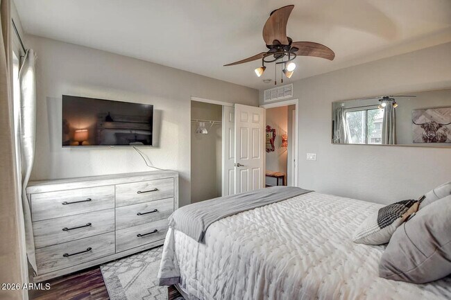 Building Photo - 10964 W Taft St