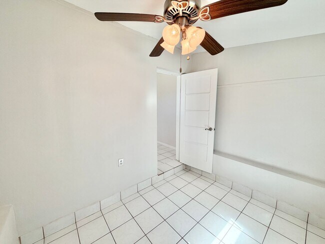 Building Photo - Roppo (561 SWB)